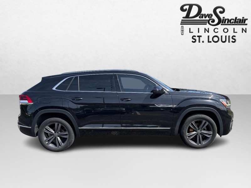 Volkswagen Atlas Cross Sport Vehicle Full-screen Gallery Image 02