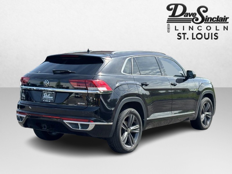Volkswagen Atlas Cross Sport Vehicle Full-screen Gallery Image 03