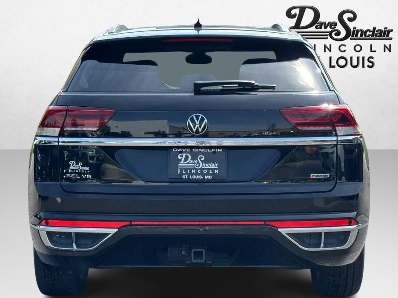 Volkswagen Atlas Cross Sport Vehicle Full-screen Gallery Image 04