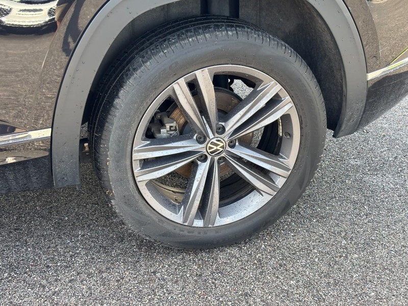 Volkswagen Atlas Cross Sport Vehicle Full-screen Gallery Image 11