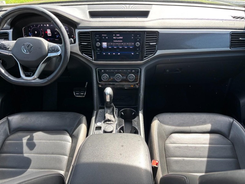 Volkswagen Atlas Cross Sport Vehicle Full-screen Gallery Image 14