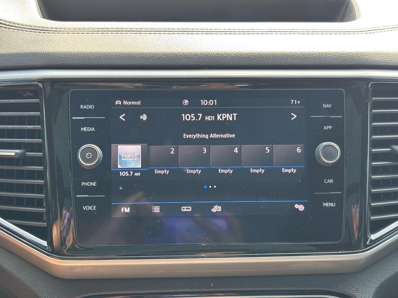 Volkswagen Atlas Cross Sport Vehicle Full-screen Gallery Image 20