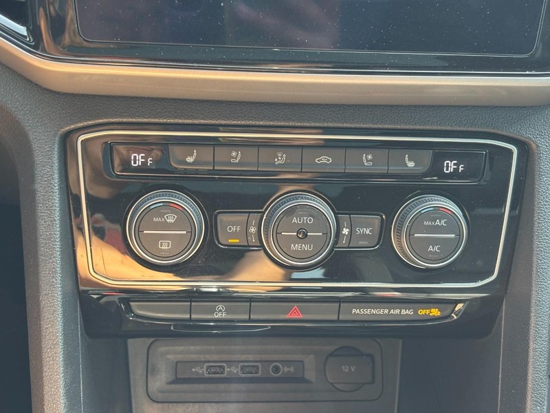 Volkswagen Atlas Cross Sport Vehicle Full-screen Gallery Image 22