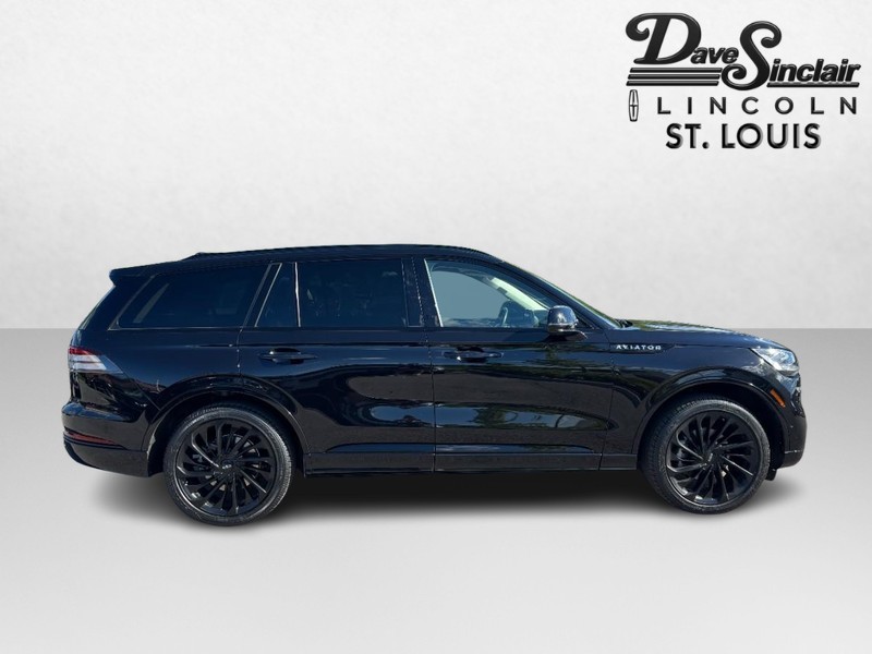 Lincoln Aviator Vehicle Full-screen Gallery Image 02