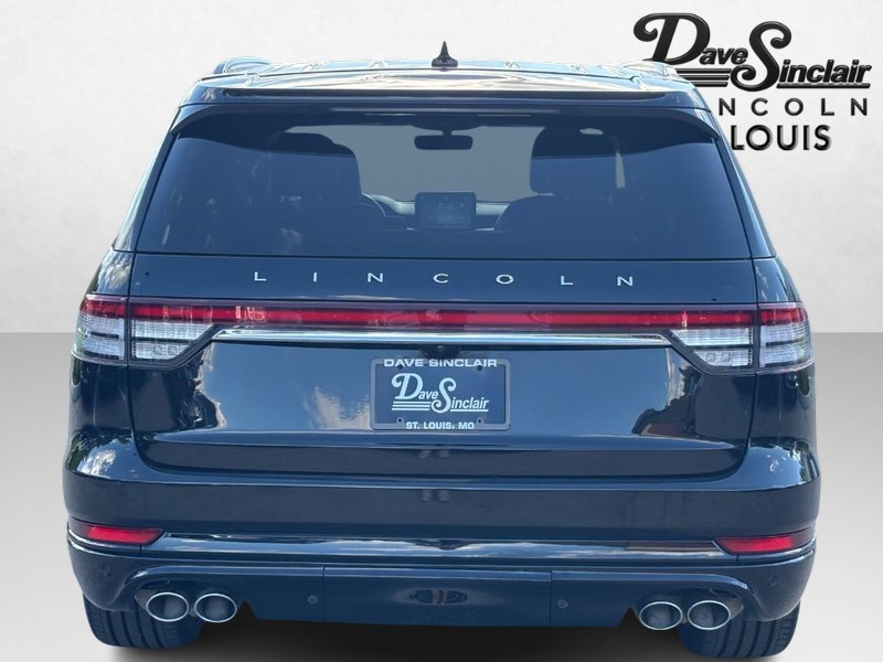 Lincoln Aviator Vehicle Full-screen Gallery Image 04