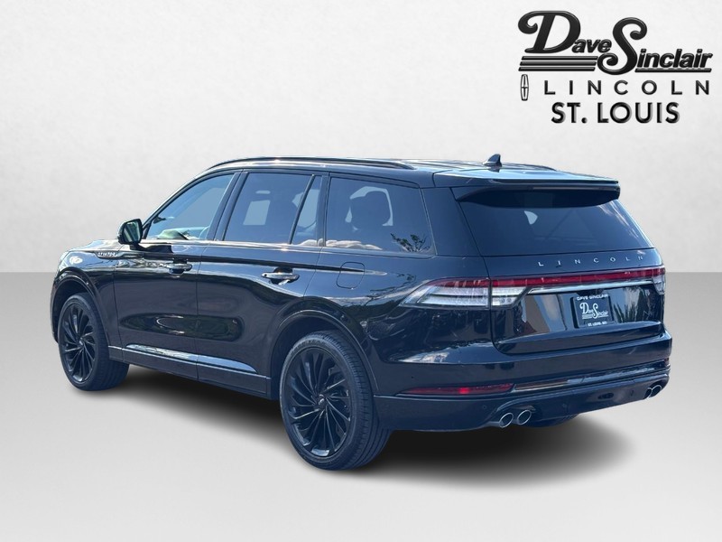 Lincoln Aviator Vehicle Full-screen Gallery Image 05