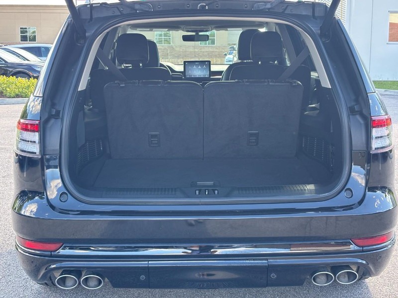 Lincoln Aviator Vehicle Full-screen Gallery Image 10