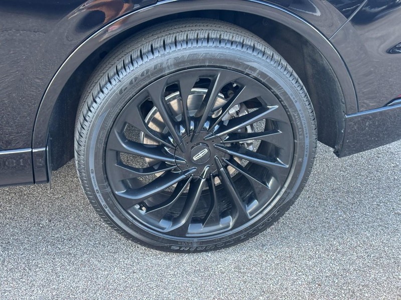 Lincoln Aviator Vehicle Full-screen Gallery Image 11