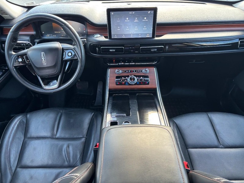 Lincoln Aviator Vehicle Full-screen Gallery Image 15