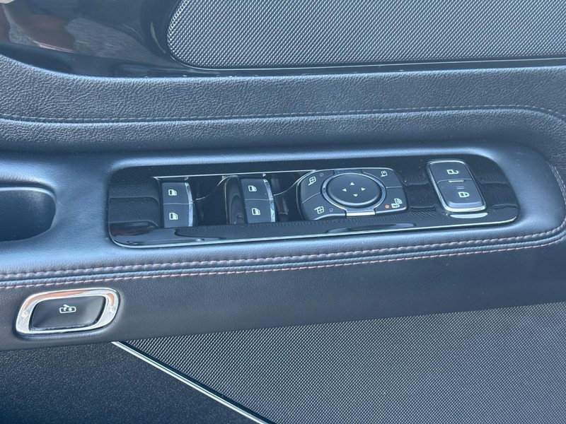 Lincoln Aviator Vehicle Full-screen Gallery Image 17
