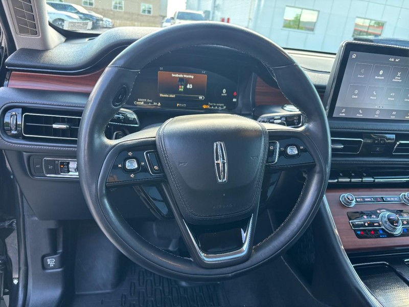 Lincoln Aviator Vehicle Full-screen Gallery Image 18