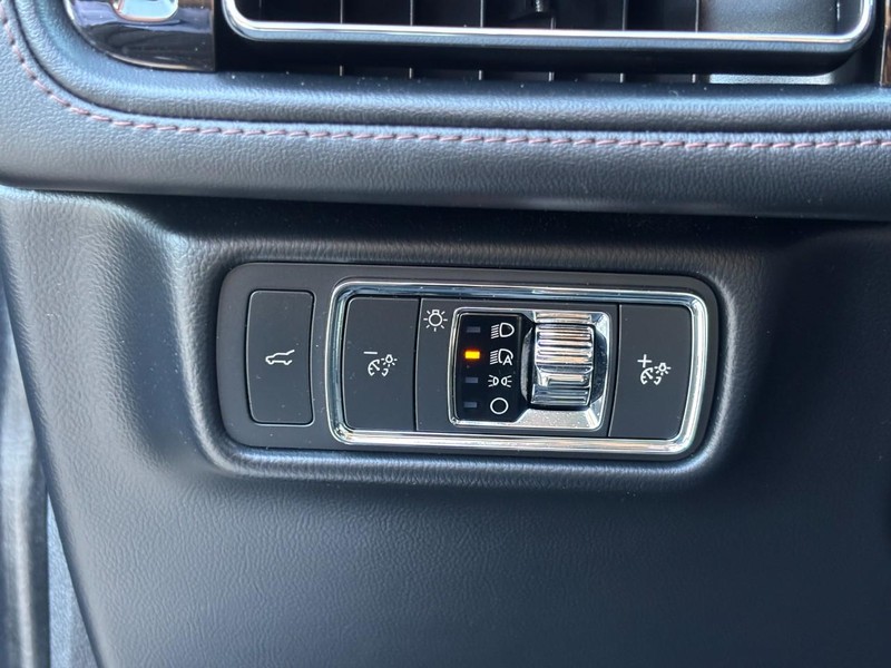 Lincoln Aviator Vehicle Full-screen Gallery Image 19