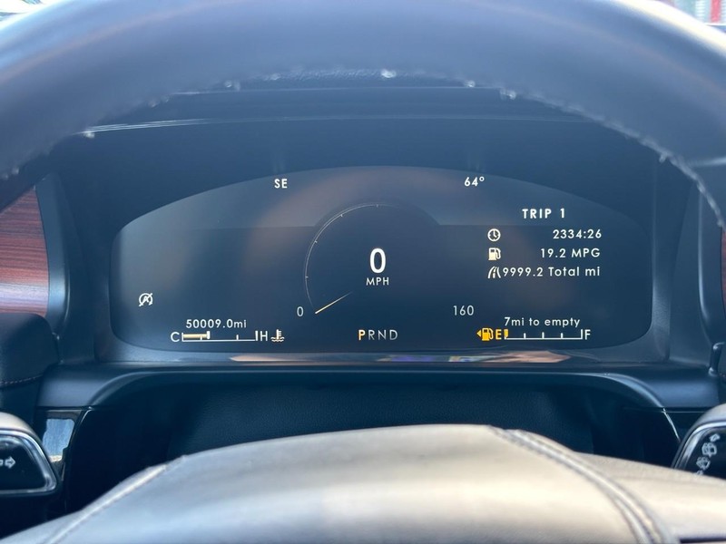 Lincoln Aviator Vehicle Full-screen Gallery Image 20