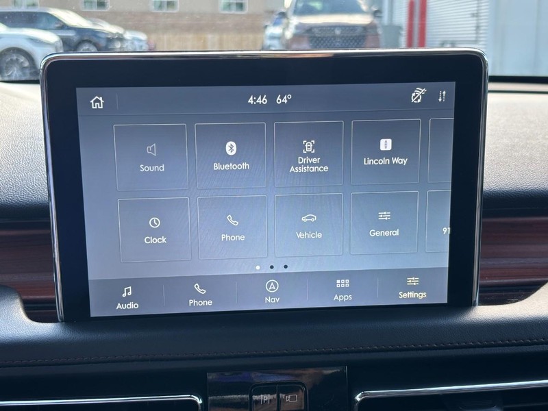 Lincoln Aviator Vehicle Full-screen Gallery Image 21