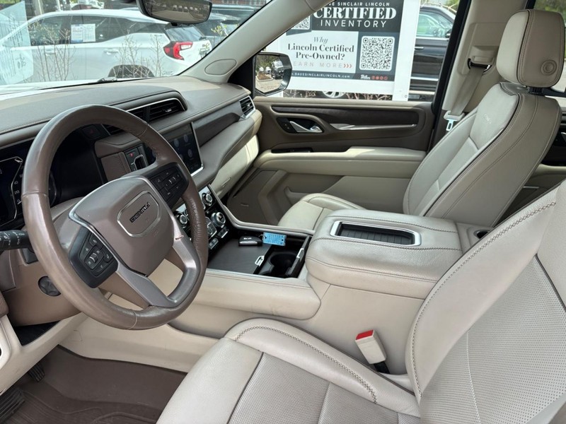 GMC Yukon Vehicle Full-screen Gallery Image 05