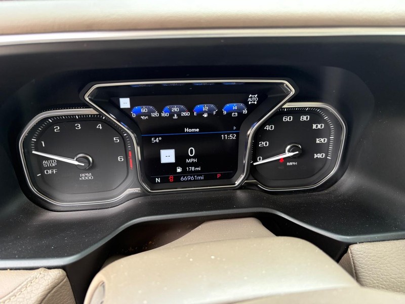 GMC Yukon Vehicle Full-screen Gallery Image 07