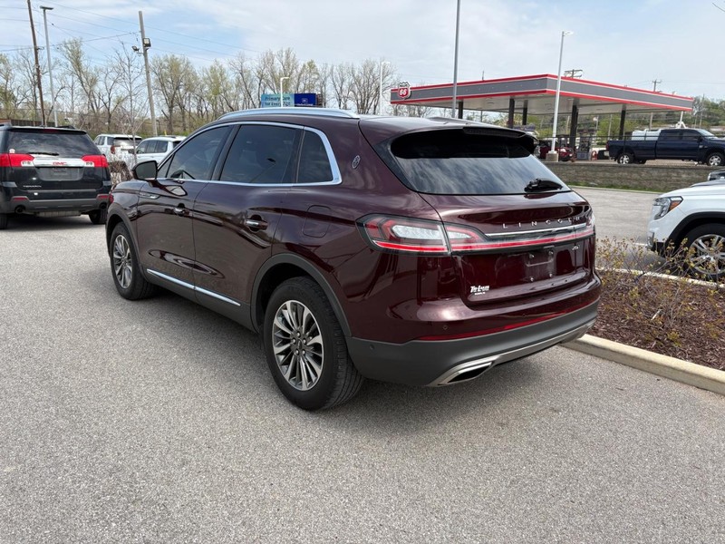 Lincoln Nautilus Vehicle Full-screen Gallery Image 02