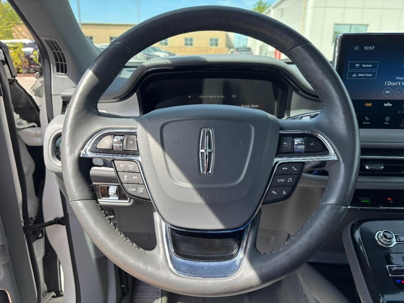 Lincoln Nautilus Vehicle Full-screen Gallery Image 17
