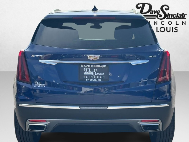 Cadillac XT5 Vehicle Full-screen Gallery Image 04