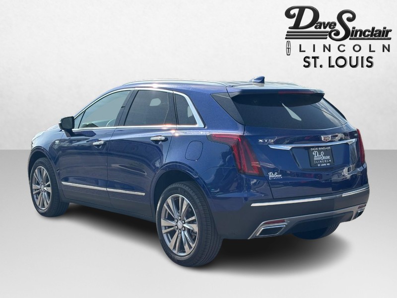 Cadillac XT5 Vehicle Full-screen Gallery Image 05