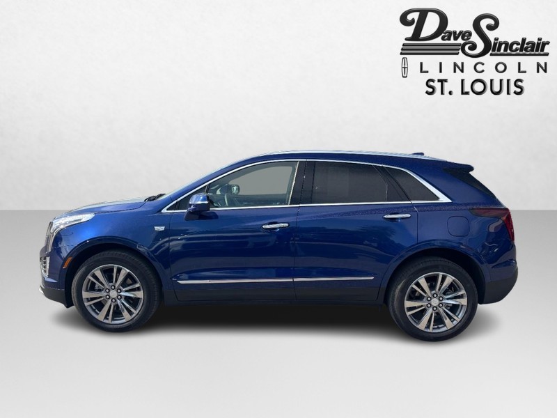 Cadillac XT5 Vehicle Full-screen Gallery Image 06