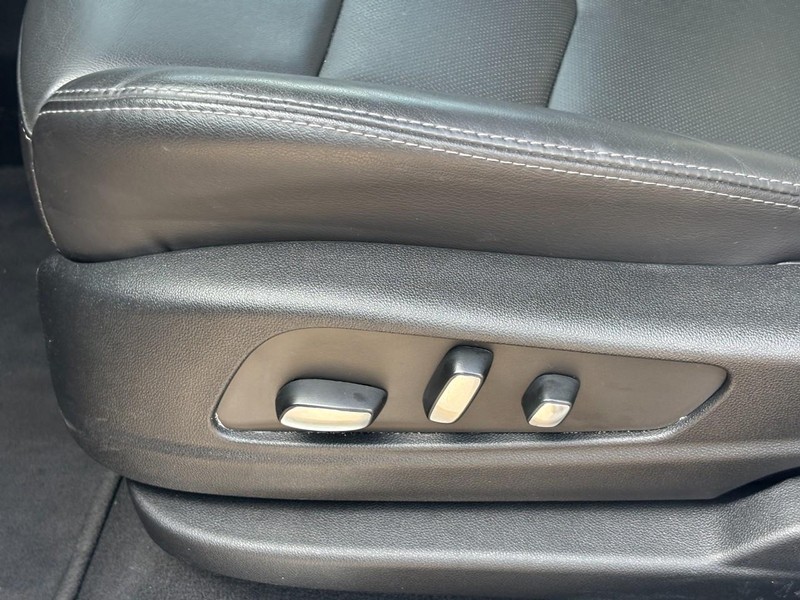 Cadillac XT5 Vehicle Full-screen Gallery Image 15