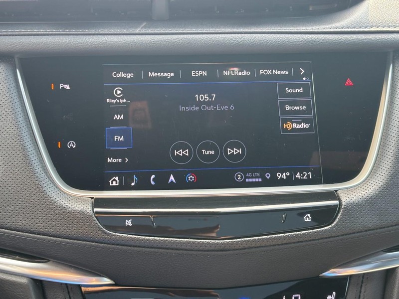 Cadillac XT5 Vehicle Full-screen Gallery Image 20