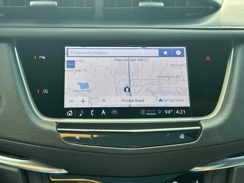 Cadillac XT5 Vehicle Full-screen Gallery Image 21