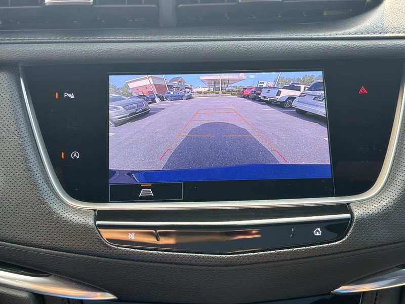 Cadillac XT5 Vehicle Full-screen Gallery Image 22