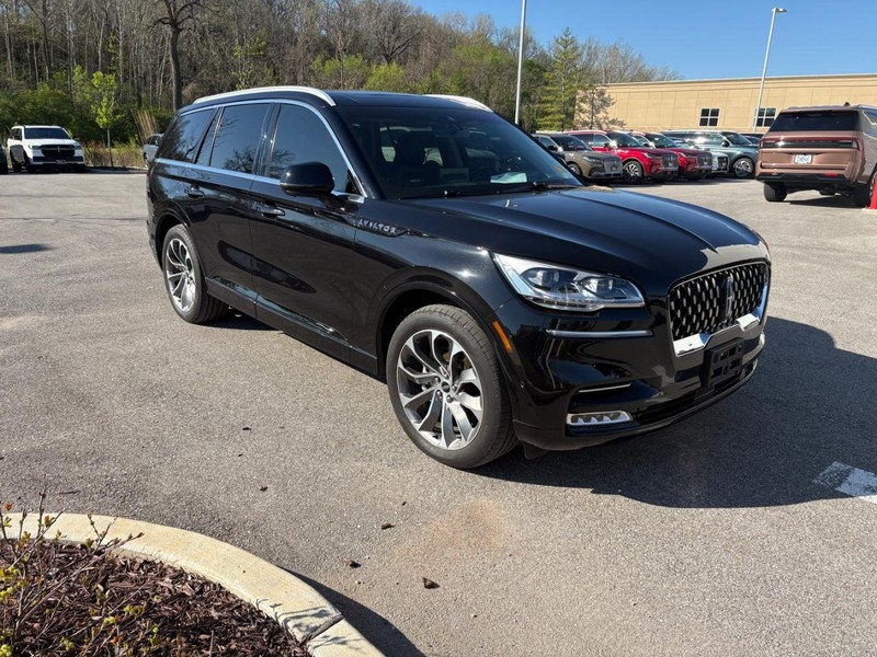 Lincoln Aviator Vehicle Full-screen Gallery Image 04