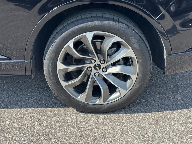 Lincoln Aviator Vehicle Full-screen Gallery Image 09