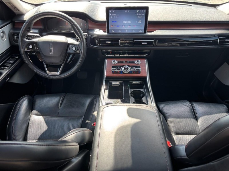 Lincoln Aviator Vehicle Full-screen Gallery Image 12