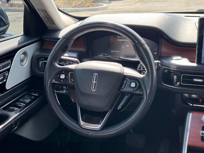 Lincoln Aviator Vehicle Full-screen Gallery Image 13