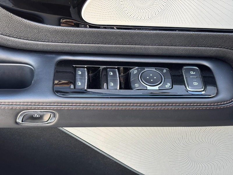 Lincoln Aviator Vehicle Full-screen Gallery Image 17