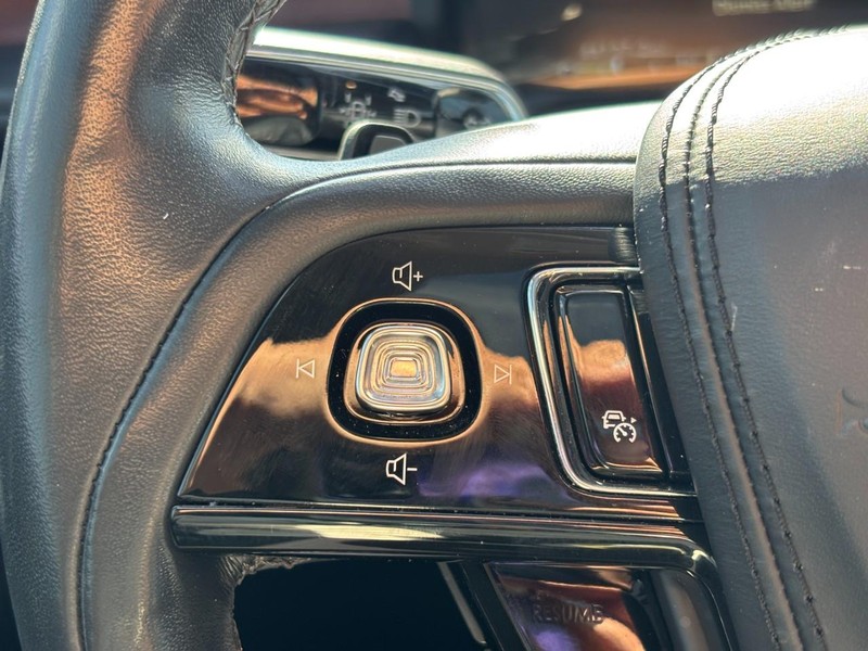 Lincoln Aviator Vehicle Full-screen Gallery Image 18
