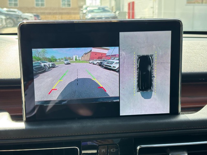 Lincoln Aviator Vehicle Full-screen Gallery Image 23