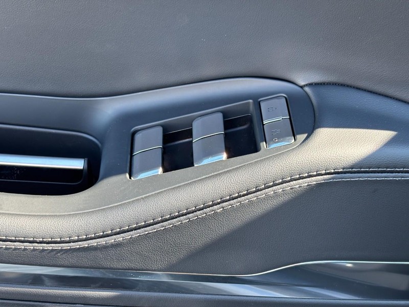 Lincoln Navigator Vehicle Full-screen Gallery Image 18