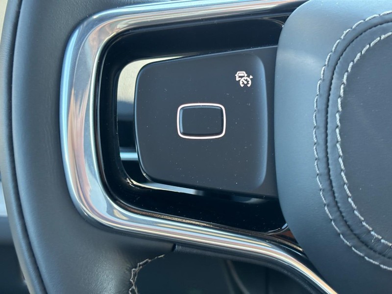 Lincoln Navigator Vehicle Full-screen Gallery Image 19