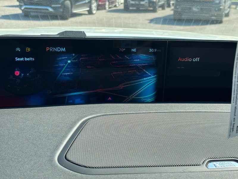 Lincoln Navigator Vehicle Full-screen Gallery Image 22