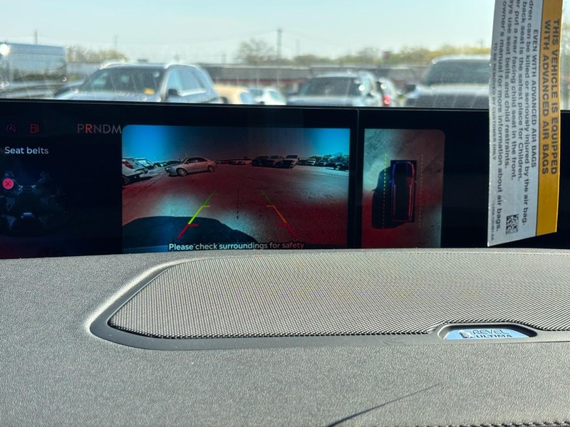 Lincoln Navigator Vehicle Full-screen Gallery Image 23