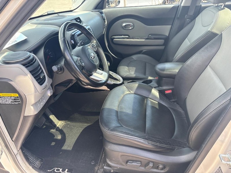 Kia Soul Vehicle Full-screen Gallery Image 05