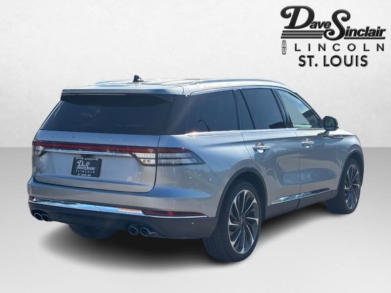 Lincoln Aviator Vehicle Full-screen Gallery Image 03