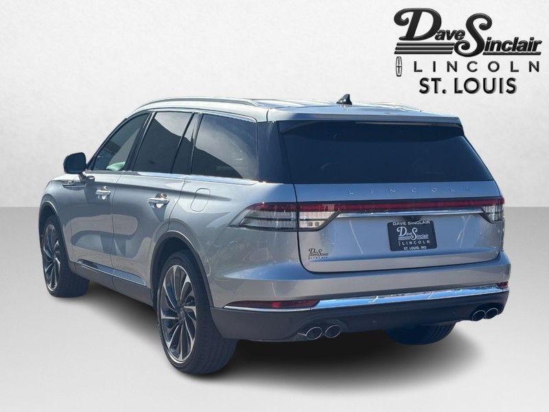 Lincoln Aviator Vehicle Full-screen Gallery Image 05