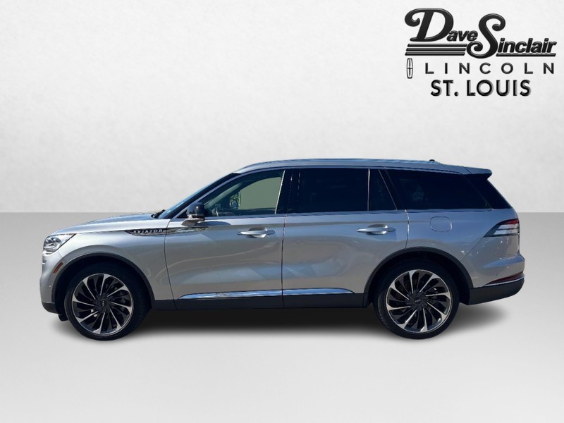 Lincoln Aviator Vehicle Full-screen Gallery Image 06