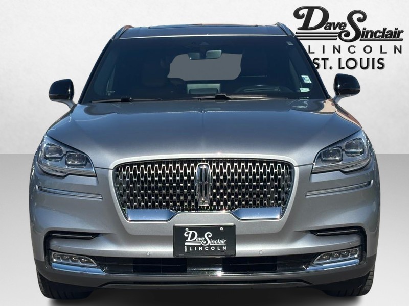 Lincoln Aviator Vehicle Full-screen Gallery Image 09