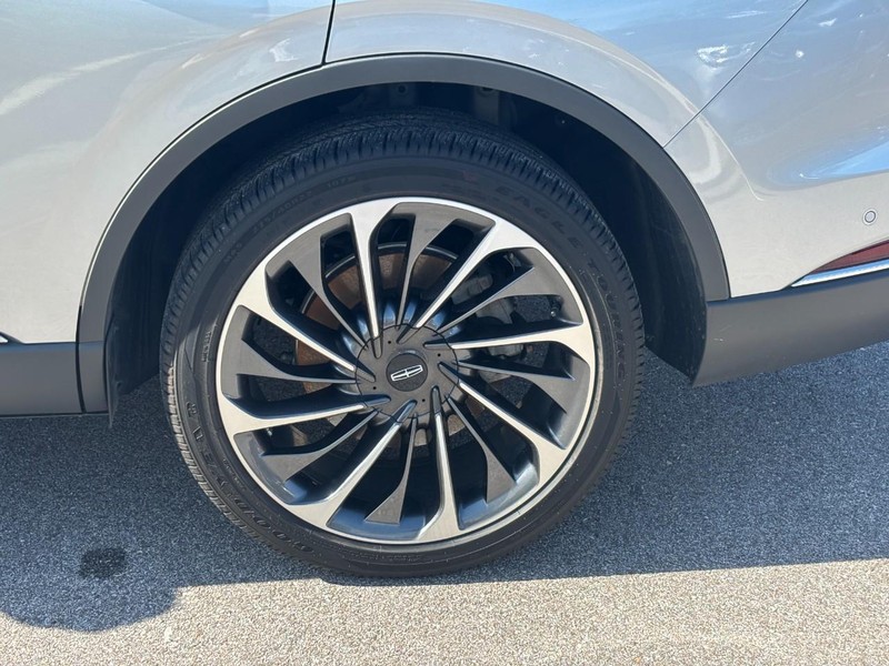 Lincoln Aviator Vehicle Full-screen Gallery Image 10