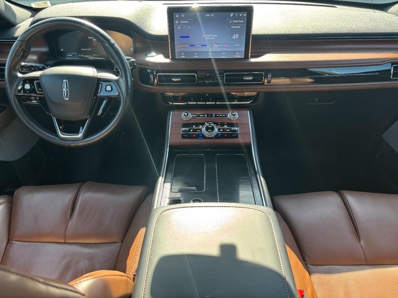 Lincoln Aviator Vehicle Full-screen Gallery Image 14