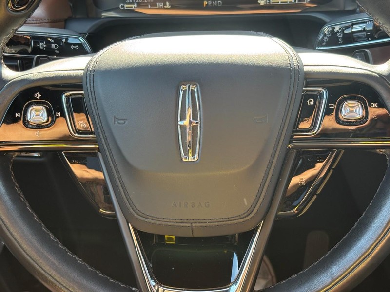Lincoln Aviator Vehicle Full-screen Gallery Image 17