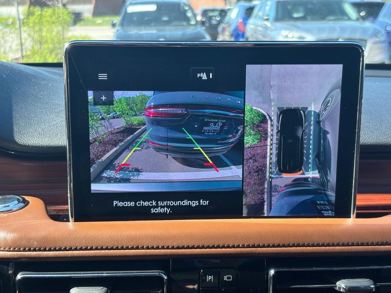 Lincoln Aviator Vehicle Full-screen Gallery Image 21