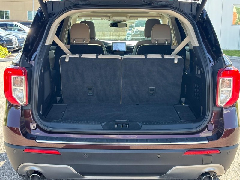 Ford Explorer Vehicle Full-screen Gallery Image 09